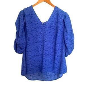 Ava & VIV top with puffy sleeves gold back button blue with shapes. Size 2X